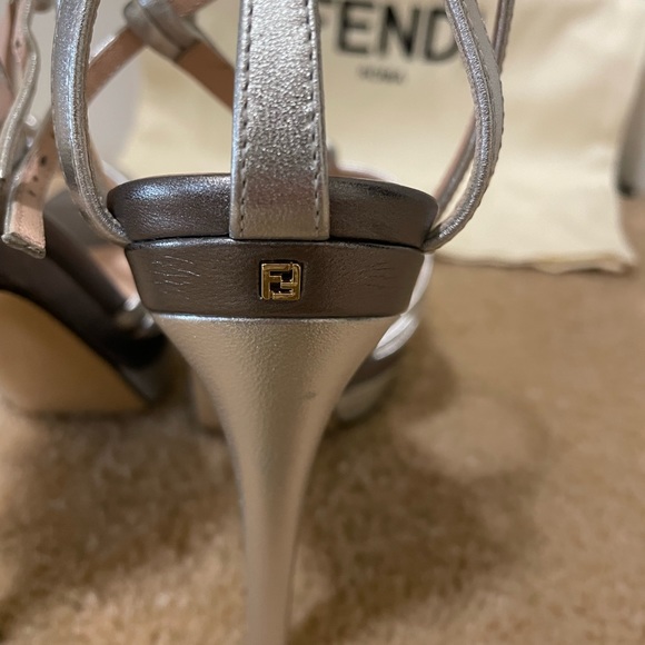 Fendi Silver Metallic T-strap Argento Sandal Pumps - Picture 6 of 9